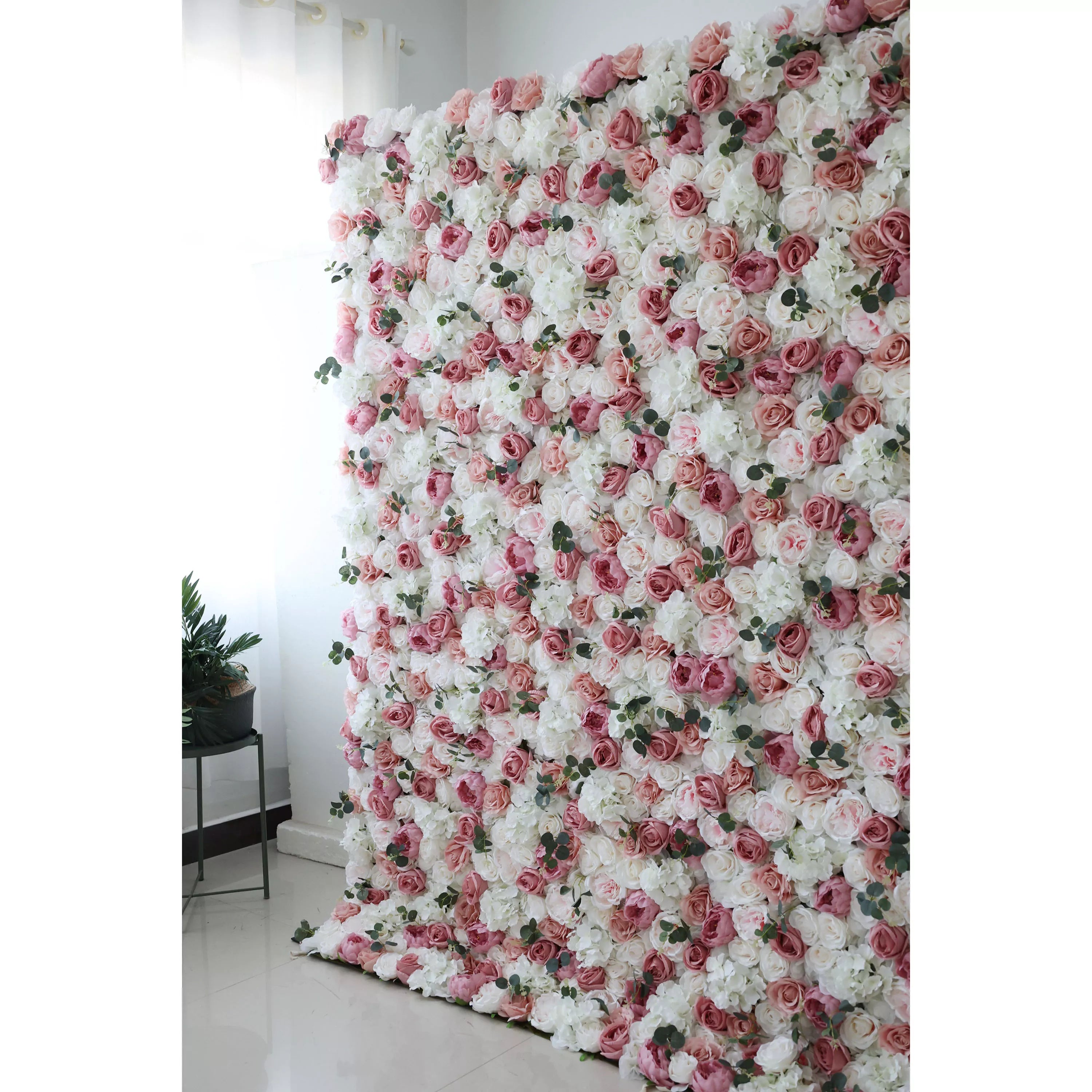 Valar Flowers Künstliche Blumen Wand Hintergrund: Rosen in Reverie: Eine Pastell-Palette aus Rosa und Pearl-VF-284