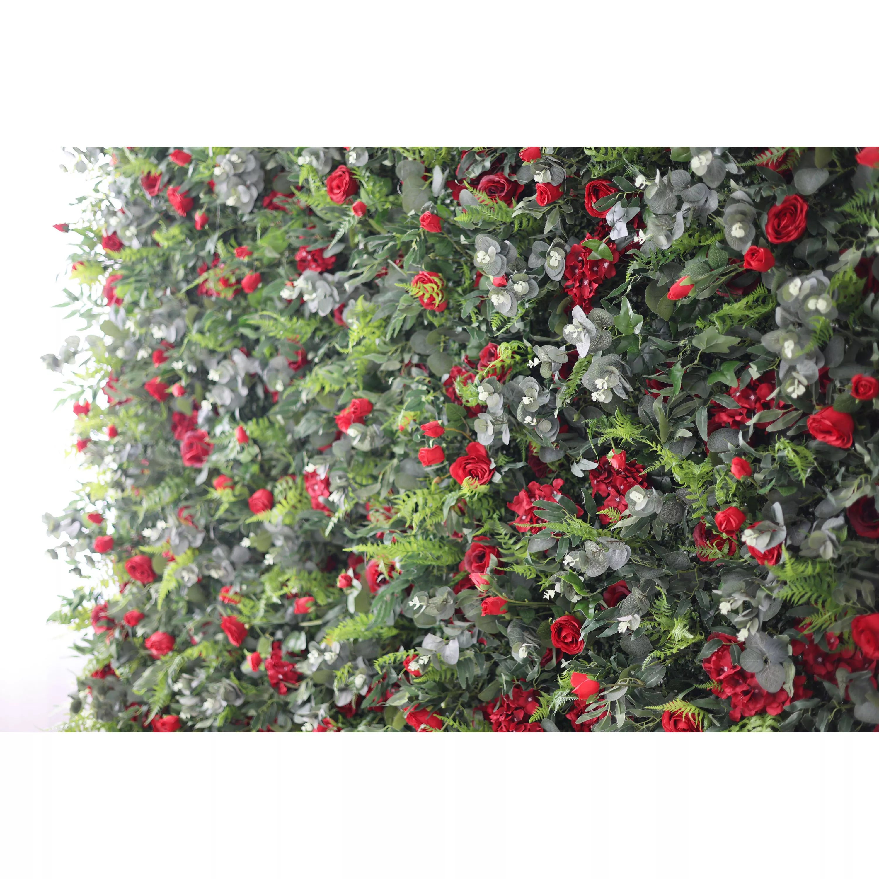 Verdure vibrante et cascade de roses rouges : un mur botanique luxuriant célébrant la passion, l’amour et le feuillage frais - parfait pour les expériences événementielles élevées-VF-205