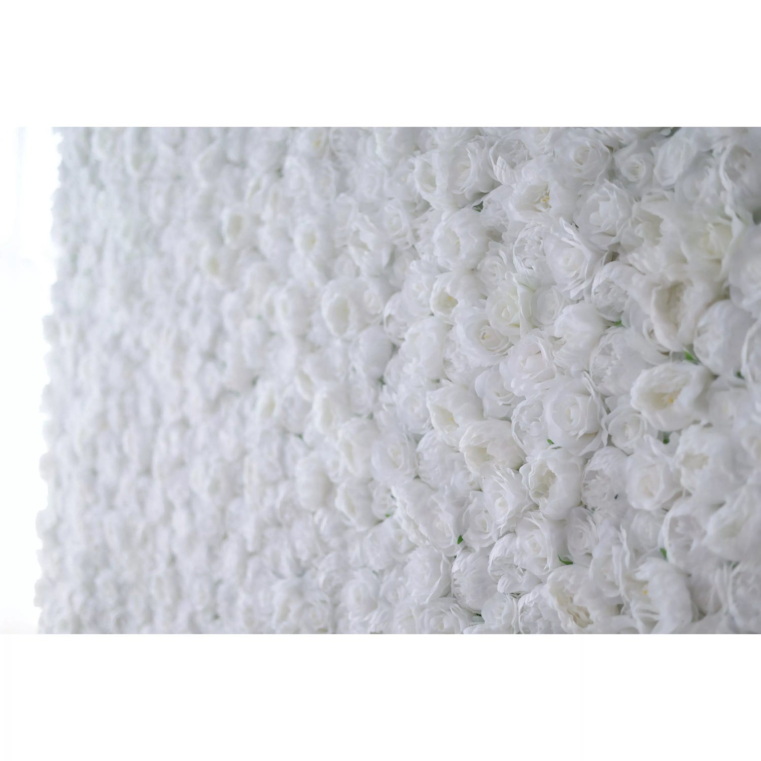 Valar Flowers presenta: White Blossom Bliss – Una densa variedad de rosas en una pared de flores de tela artificial-VF-211