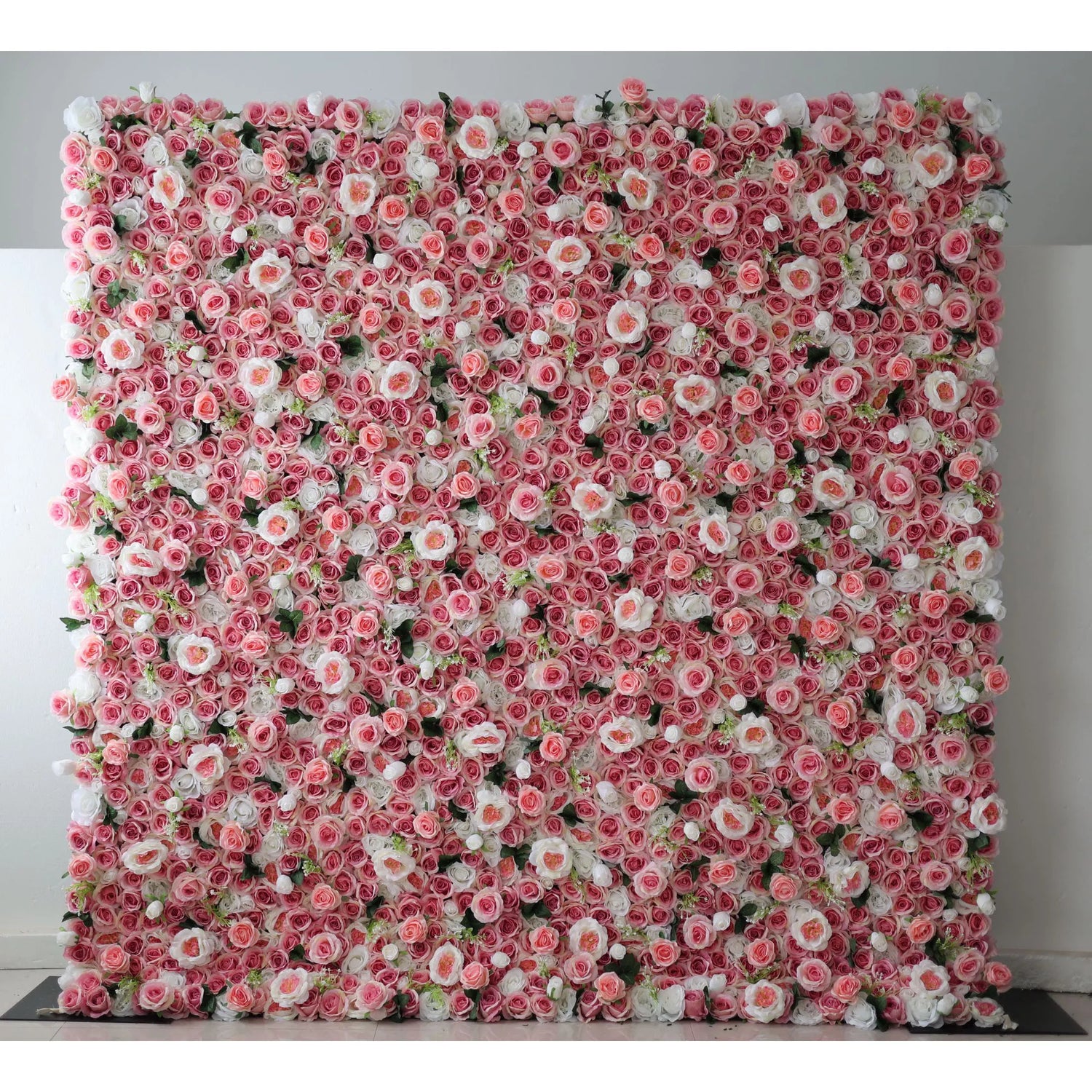 Valar Flowers präsentiert: Die zeitlose Blumenwand aus Kunststoff – ein strahlendes Schauspiel rosiger Eleganz-VF-207