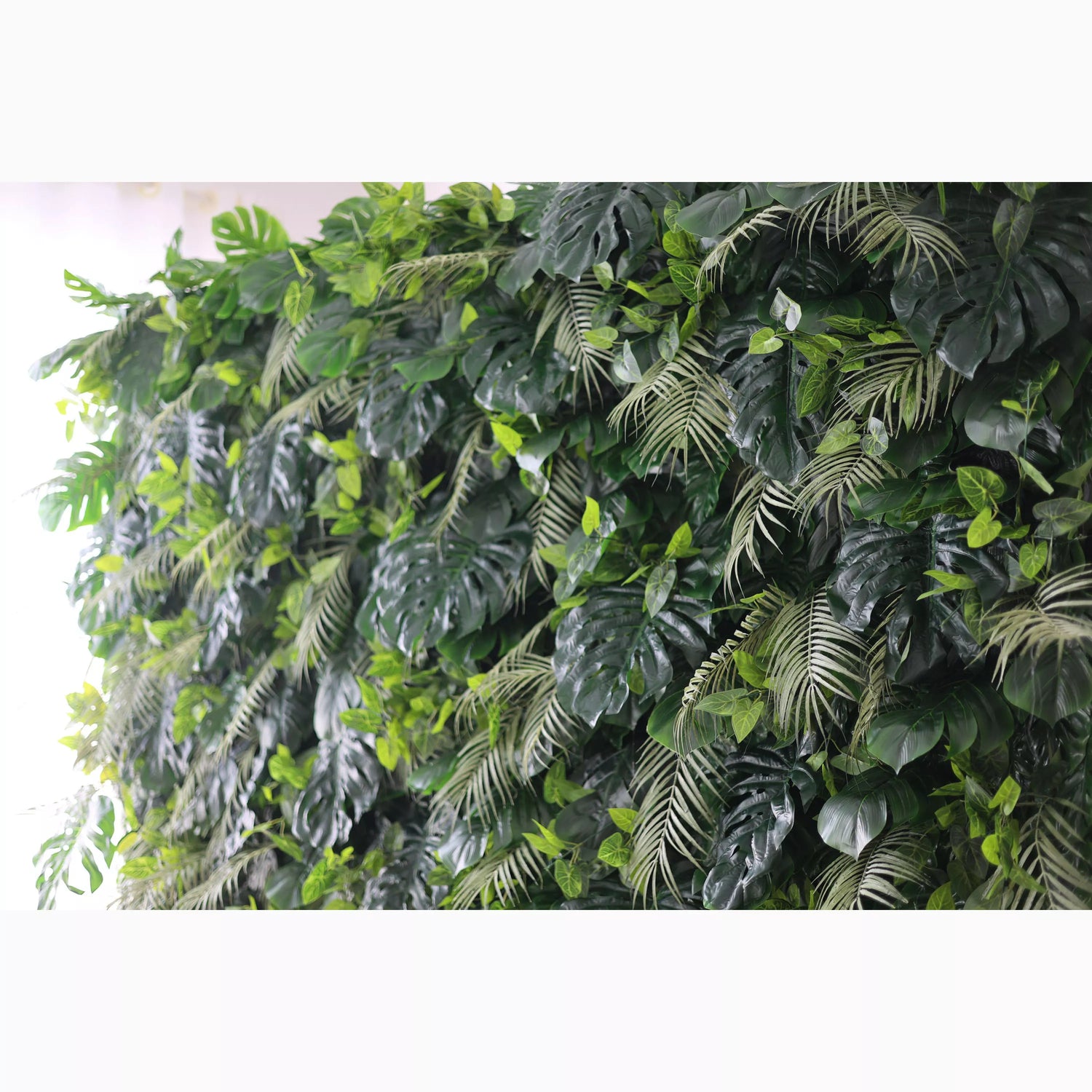 Valar Flowers Presenta: Edén Tropical – Una Exquisita Tela Artificial Pared Verde-VF-213