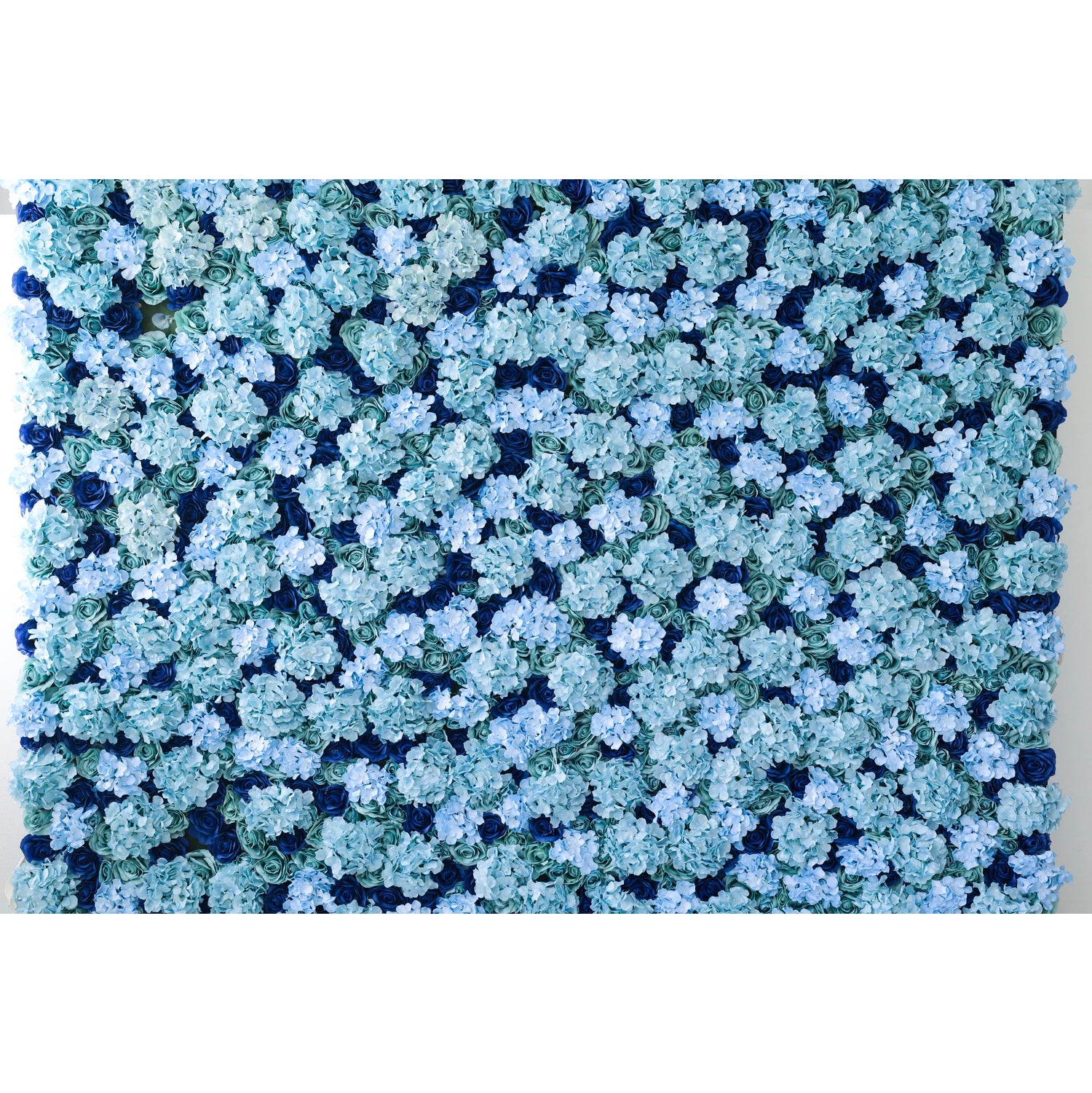 Valar Flowers présente : Fleur d’azur - Une gamme captivante de fleurs turquoise et bleu profond - Le mur parfait pour les thèmes océaniques, les événements nautiques et les espaces intérieurs tranquilles-VF-223