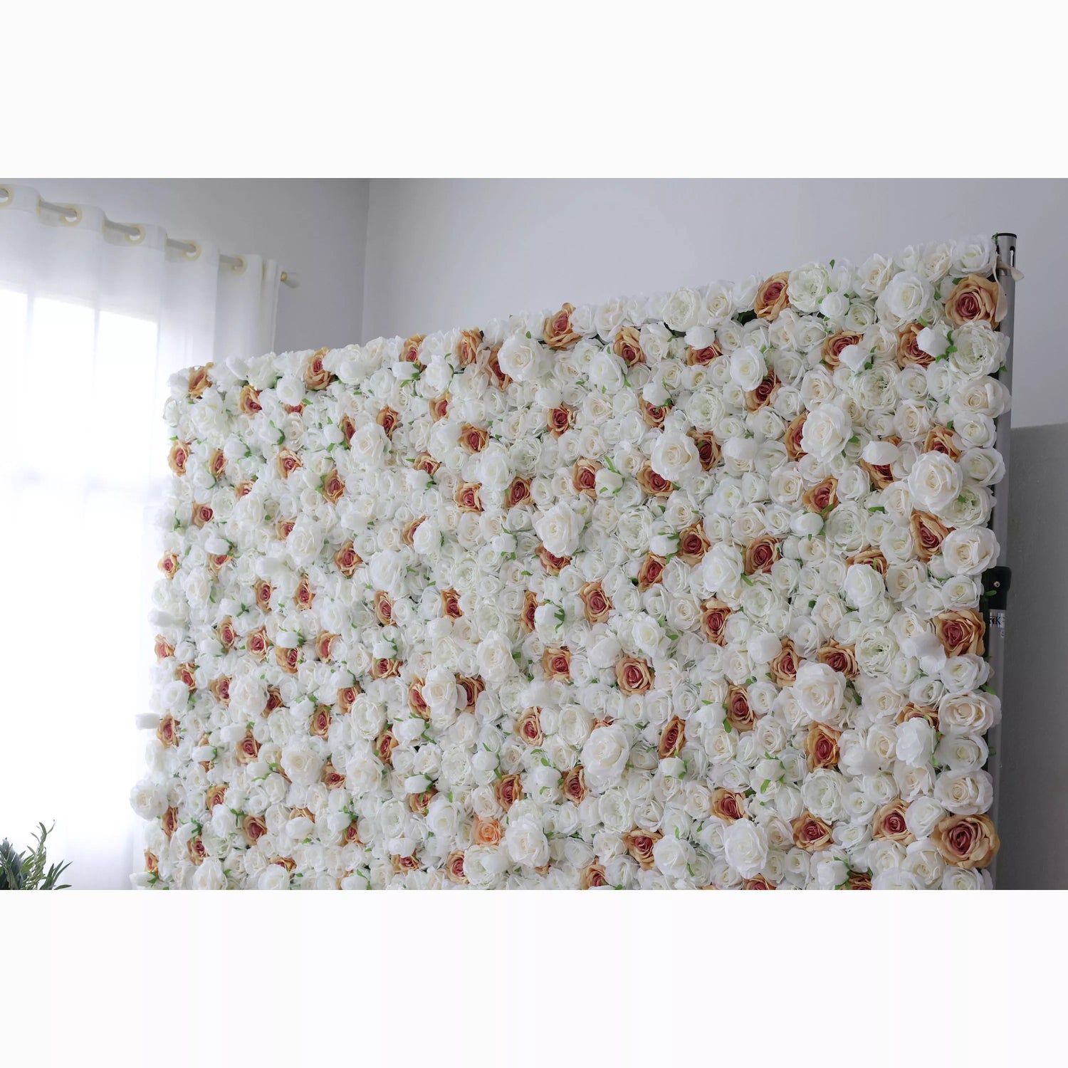 Valar Flowers revela: Elysian Meadows-Una majestuosa mezcla de rosas de tela de melocotón blanco y claro-Pared floral por excelencia para bodas, celebraciones y sofisticados Settings-VF-218 de interiores