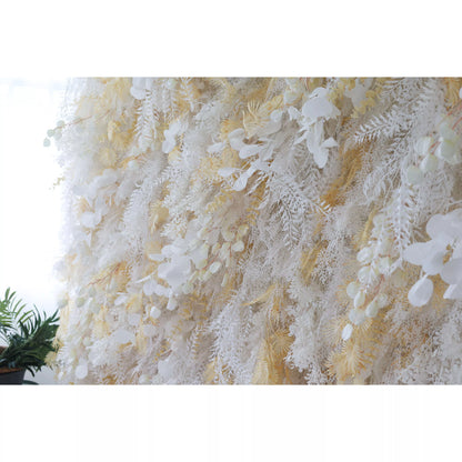 Valar Flowers präsentiert: Golden Gossamer Dreams – Eine leuchtende Blumenwand aus künstlichem Stoff, die mit vergoldeten Blütenblättern verflochten ist-VF-208-3