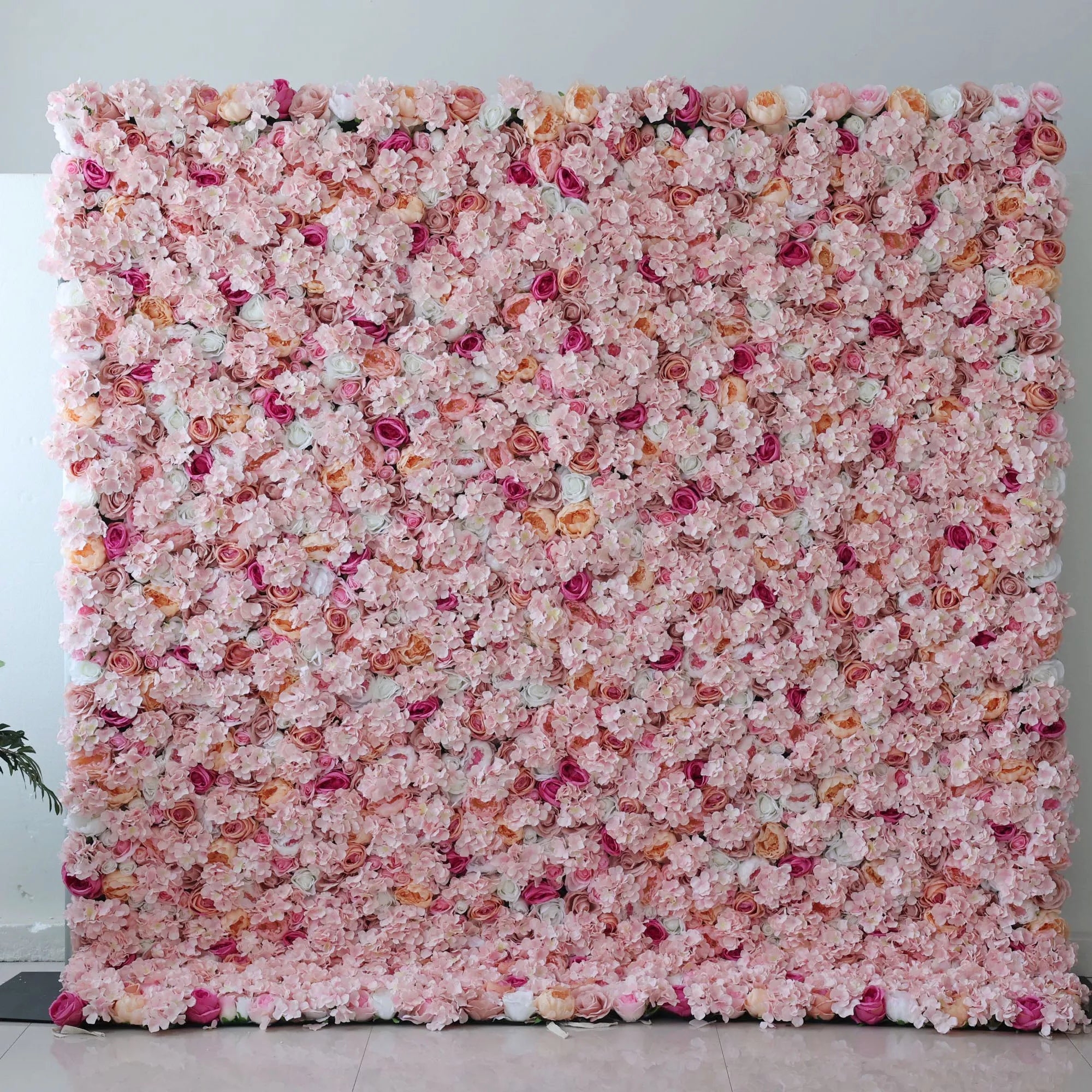 Toile de fond murale florale artificielle ValarFlowers: Paradis rose-Une mer de Softness-VF-244 enchanteresse