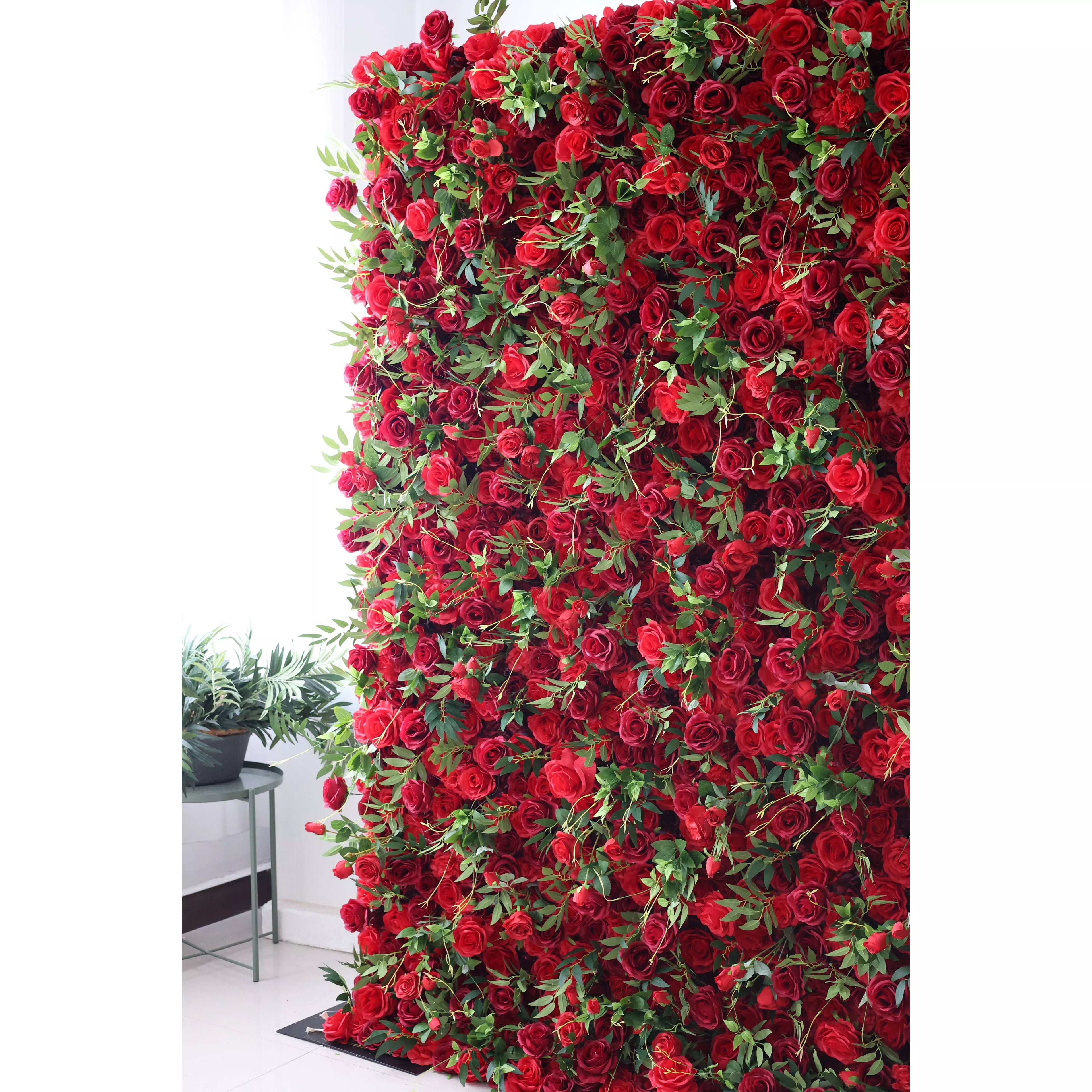 Valar Flowers Künstliche Rote Rose Wand Hintergrund: Leidenschaft liche Umarmung-Die rote Reverie-VF-257