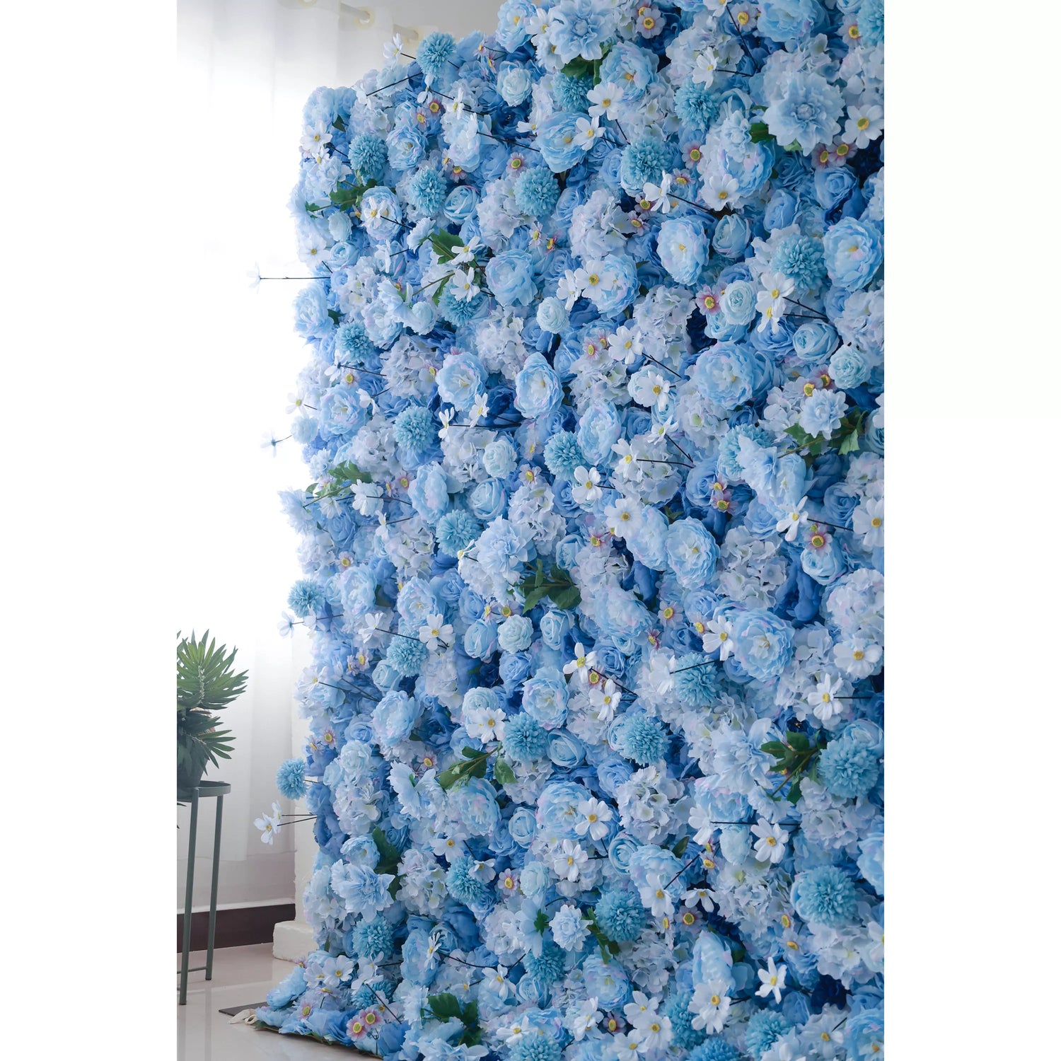 Valar Flowers Apresenta: Azure Blooms Gala – Uma Encantadora Medley de Azul Céu &amp; Flores de Tecido Branco Perolado – Exposição Floral Principal para Festas de Verão, Celebrações e Acentos Domésticos Modernos-VF-219-4