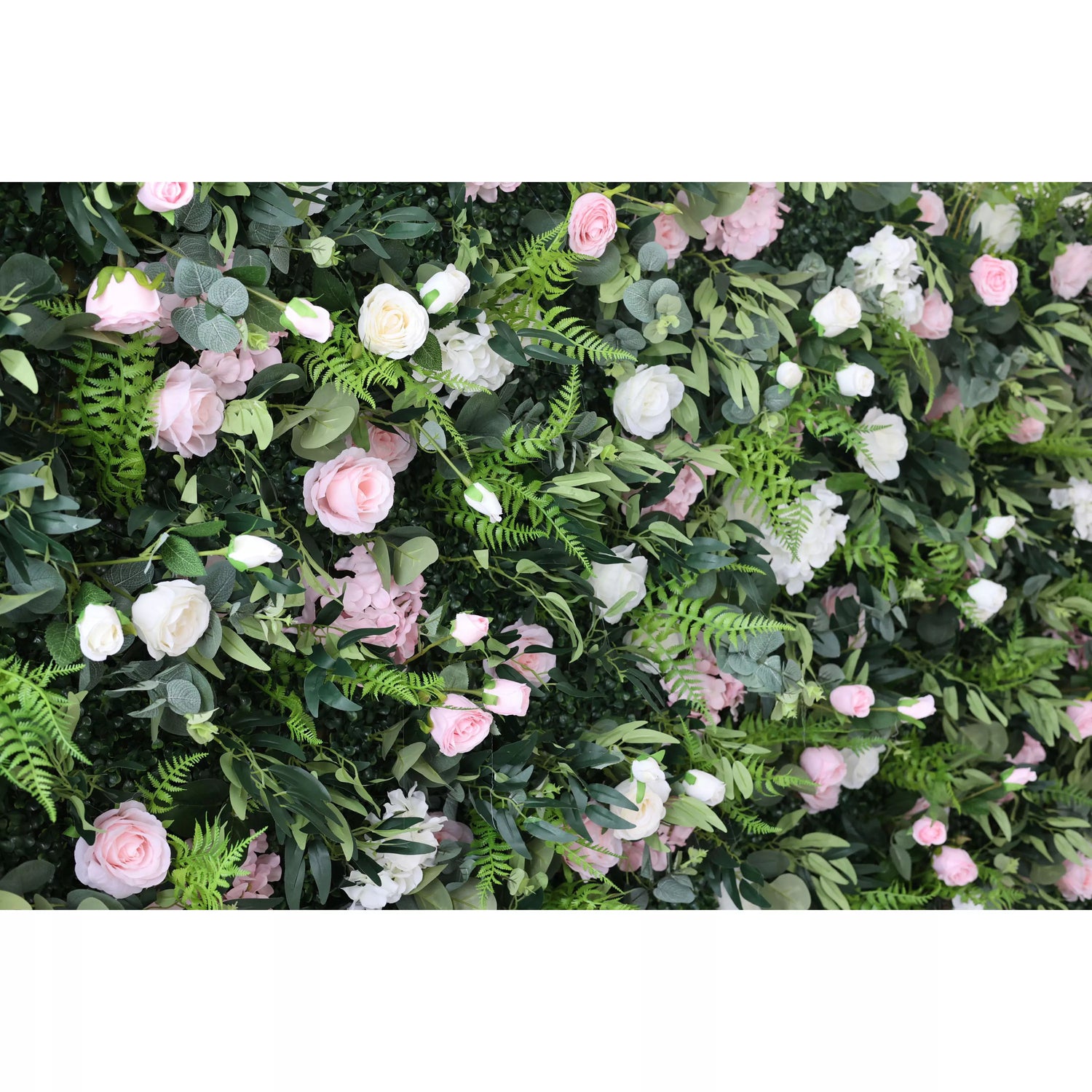 Enchantement éthéré : le feuillage verdoyant dense rencontre les fleurs pastel - un mur botanique idyllique pour des décors fantaisistes et élégants-VF-205-2