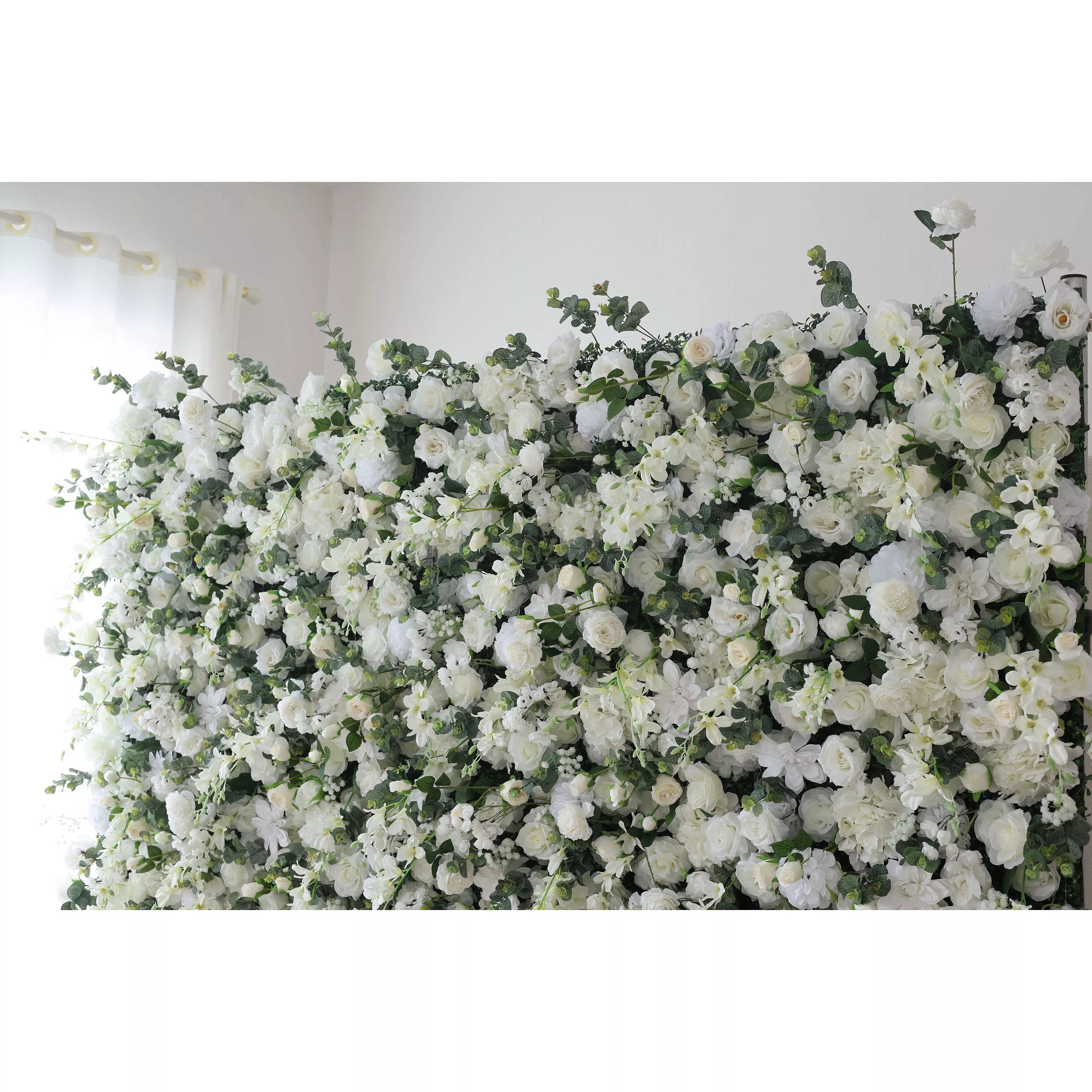 Mur floral blanc éthéré de fleurs Valar avec des accents vert tendre : parfait pour les événements et les célébrations élégants-VF-201