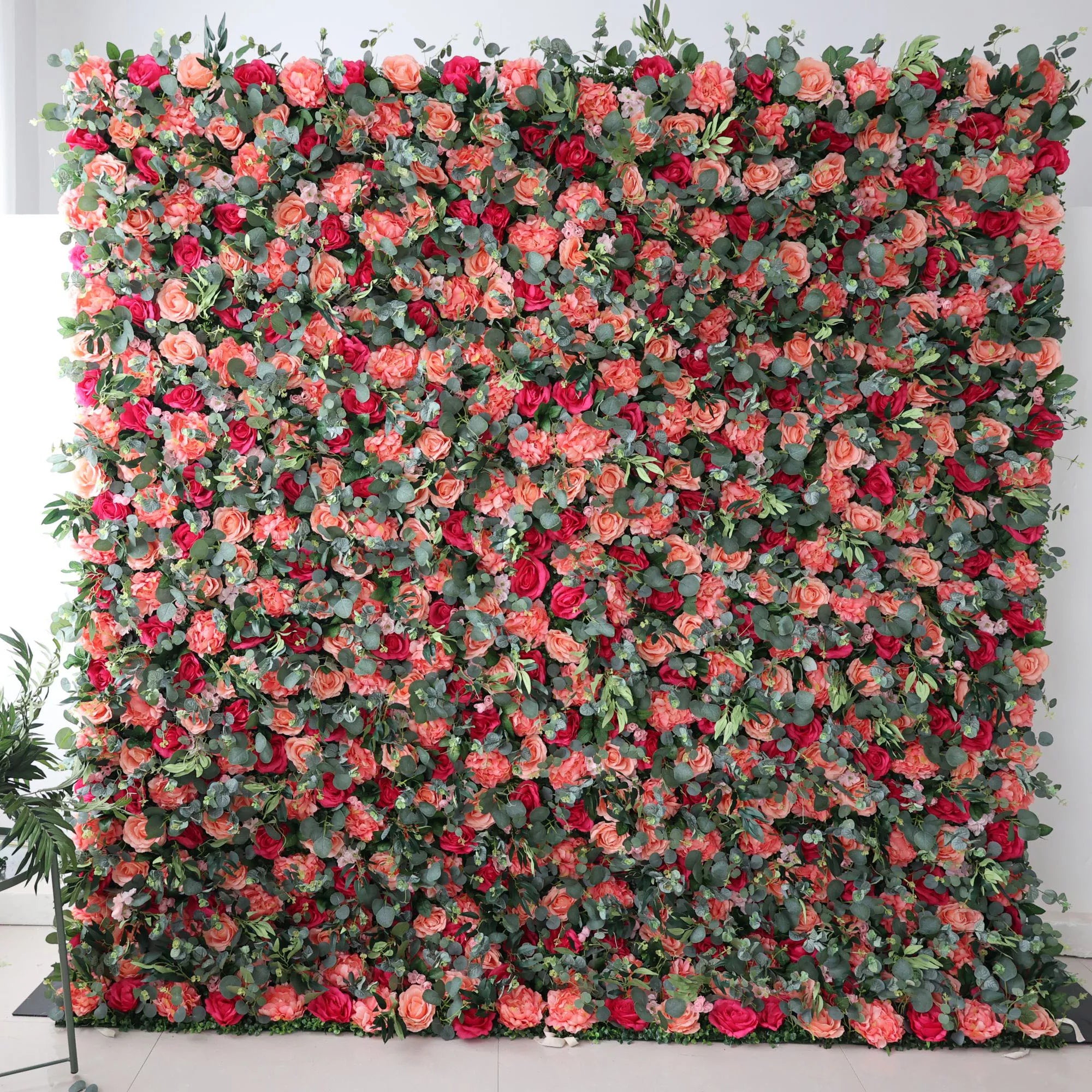 Valar Flores Enrollar Tela Ciruela Persa Artificial y Carmín Claro Flor Rosa y Ironside Gris Hojas Verdes Pared Fondo De Boda, Decoración Floral De Fiesta, Fotografía De Eventos-VF-070