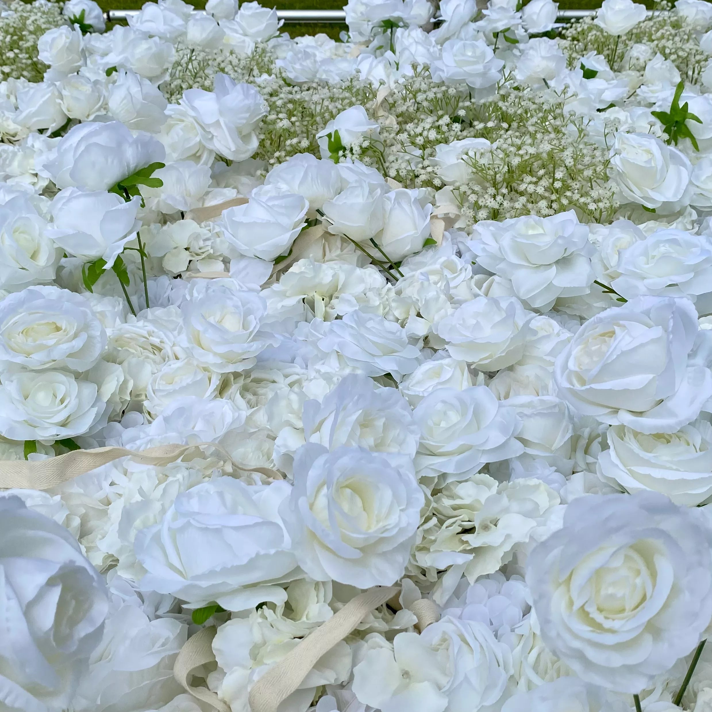 Elegante telón de fondo de pared de flores blancas y verdes - Pared de tela enrollable - Decoración de fiesta nupcial - Celebración de lugares de boda Pared floral-VF-340-2