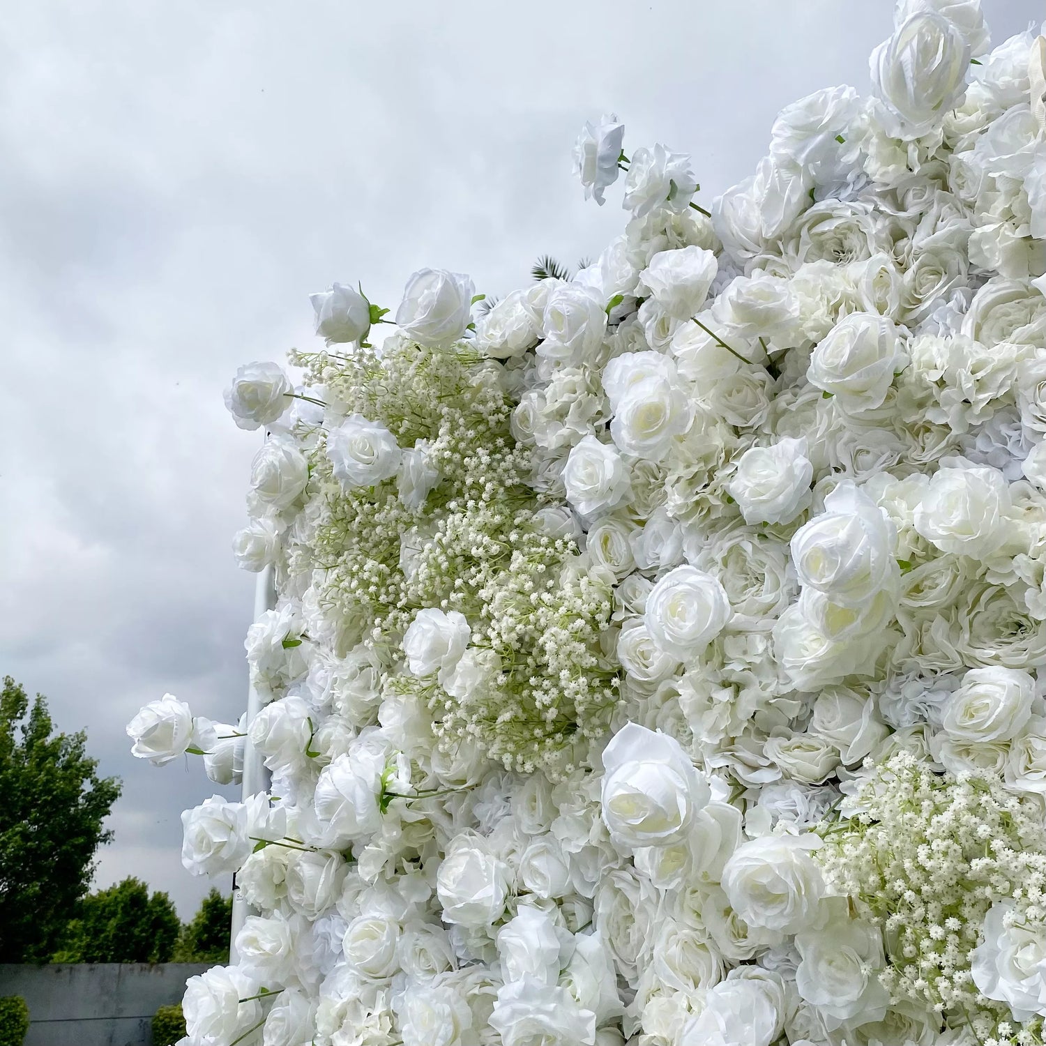 Elegante telón de fondo de pared de flores blancas y verdes - Pared de tela enrollable - Decoración de fiesta nupcial - Celebración de lugares de boda Pared floral-VF-340-2