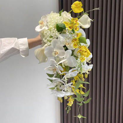 Elegant Artificial Cascading Floral Arrangements - Realistic Silk Flowers for Weddings, Events, and Home Decor - Customizable in Various Colors and Styles - Perfect for Bridal Bouquets and Centerpieces - Long-Lasting and Maintenance-Free