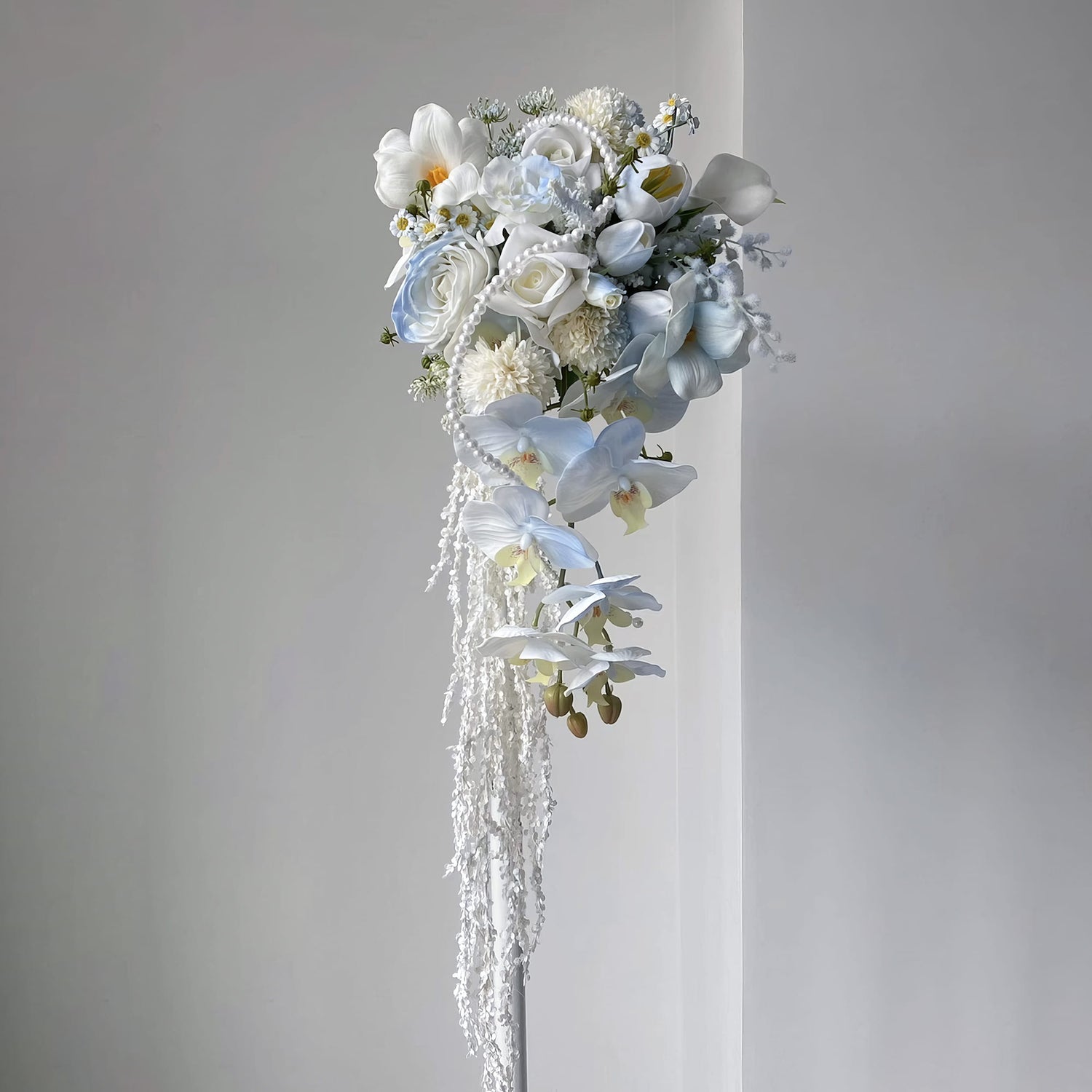 Luxurious Artificial Cascading Flower Arrangements - Silk Floral Decor for Weddings, Events, and Home - Custom Colors and Styles Available - Perfect for Elegant Bridal Bouquets and Centerpieces - Maintenance-Free and Long-Lasting